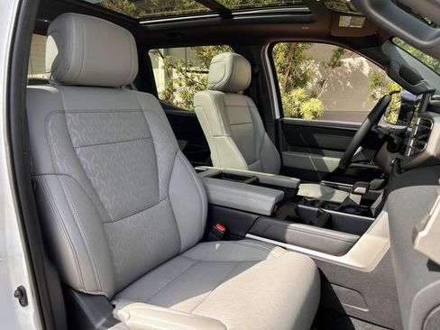 Used 2025 Toyota Tundra Limited image 29