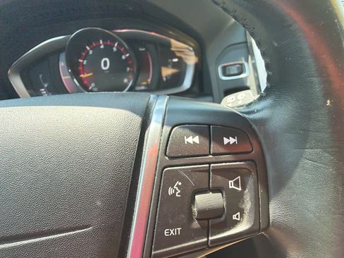 Used 2016 Volvo XC60 T5 Premier w/ Proximity Package FWD image 22