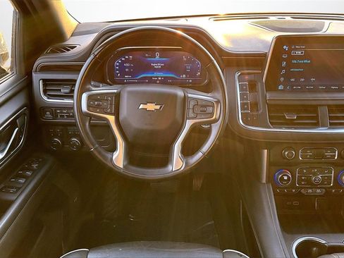 Used 2023 Chevrolet Suburban Premier image 8