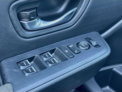 Used 2025 Honda Pilot Sport image 17