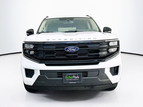 Used 2025 Ford Expedition Active AWD/4WD image 2
