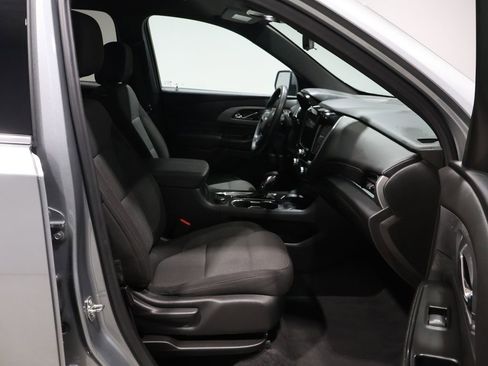Used 2023 Chevrolet Traverse LT w/ Rear Camera Mirror Package image 26