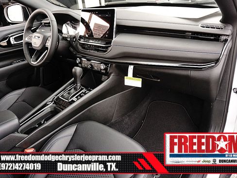 New 2026 Jeep Compass Latitude image 12