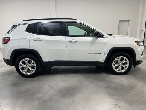 Used 2024 Jeep Compass Latitude AWD/4WD image 8