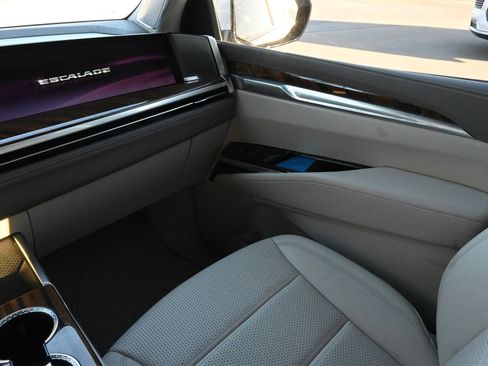 Certified 2025 Cadillac Escalade Sport Platinum image 8