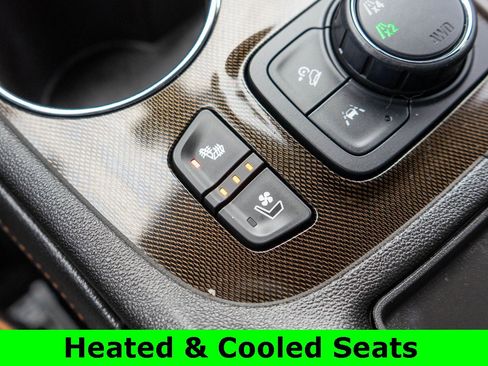 Used 2021 GMC Acadia AT4 w/ Technology Package image 30