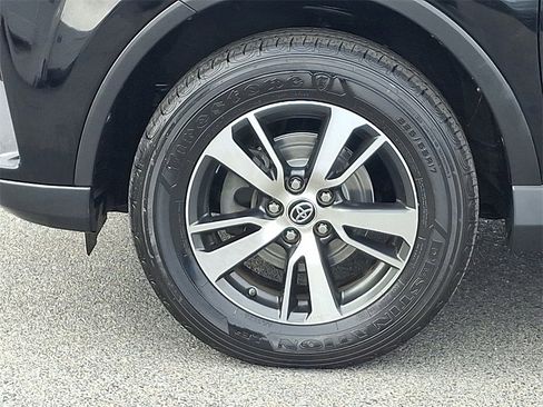 Used 2018 Toyota RAV4 XLE image 10