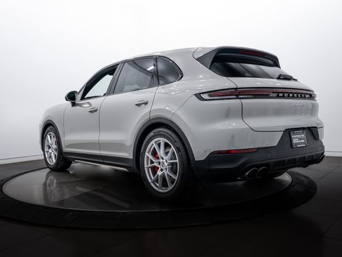 Certified 2025 Porsche Cayenne S AWD/4WD image 3