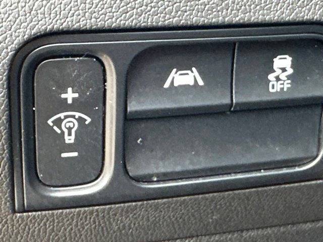 Used 2023 Kia Sorento LX AWD/4WD image 18