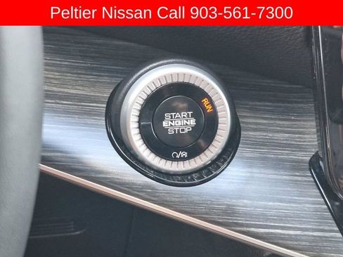 Used 2024 Jeep Wagoneer L Series II RWD image 37