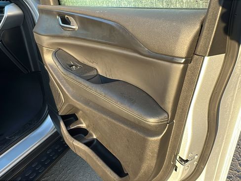 Used 2024 Jeep Grand Cherokee Laredo image 18