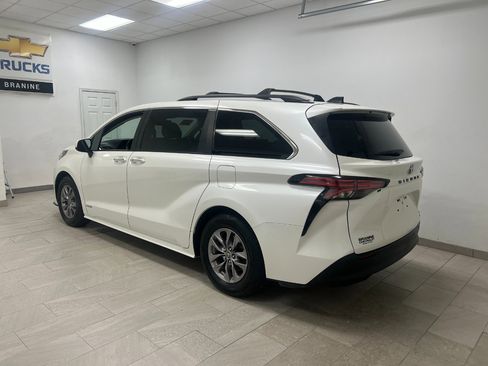 Used 2021 Toyota Sienna XLE w/ XLE Plus Package image 10