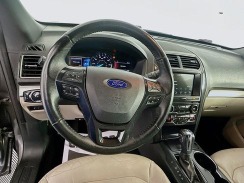 Used 2018 Ford Explorer XLT w/ Equipment Group 202A image 11
