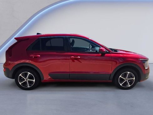 Used 2025 Kia Niro LX FWD image 7