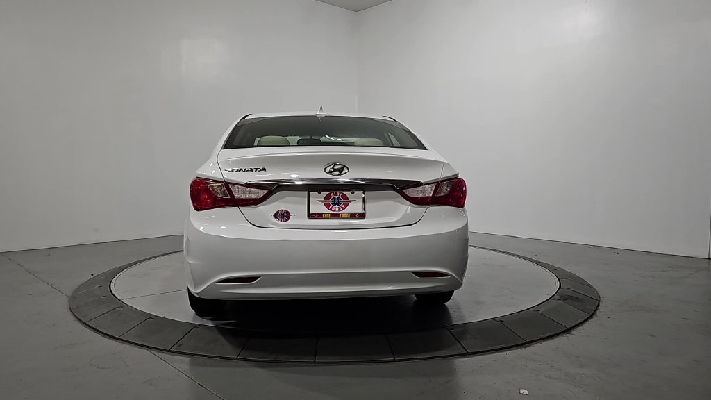 Used 2012 Hyundai Sonata GLS FWD image 4