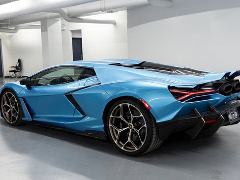 Used 2025 Lamborghini Revuelto image 6