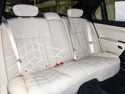 New 2026 BMW 760i xDrive w/ Executive Package image 35