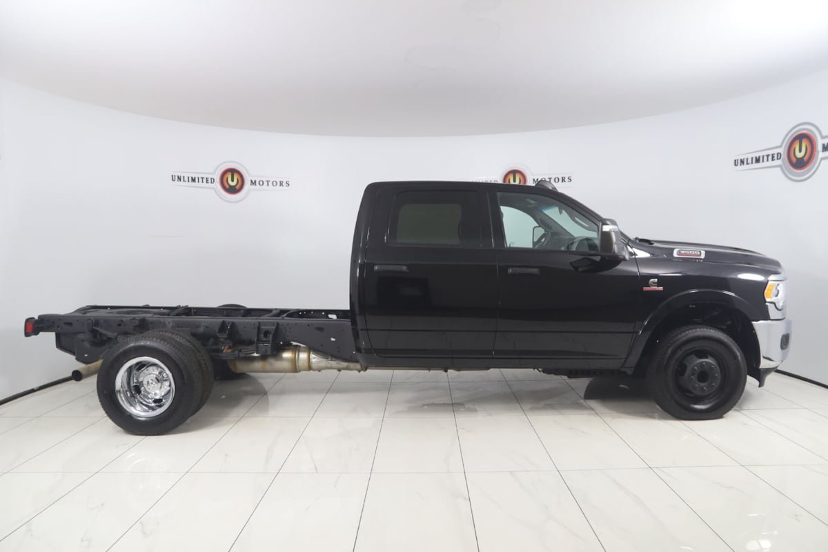 Used 2023 RAM 3500 Tradesman w/ Chrome Appearance Group AWD/4WD image 2