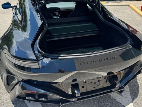 Used 2025 Aston Martin V8 Vantage Coupe RWD image 7
