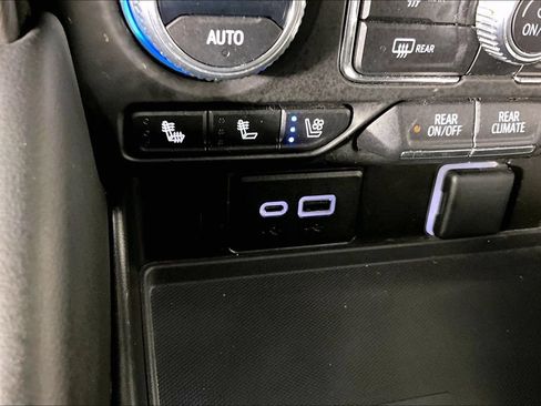 Certified 2023 GMC Yukon XL AT4 w/ AT4 Premium Plus Package AWD/4WD image 15