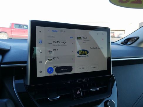 Used 2025 Toyota Corolla XLE image 28