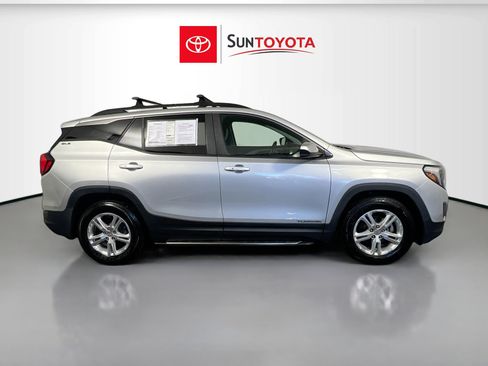 Used 2021 GMC Terrain SLE w/ Driver Convenience Package image 2