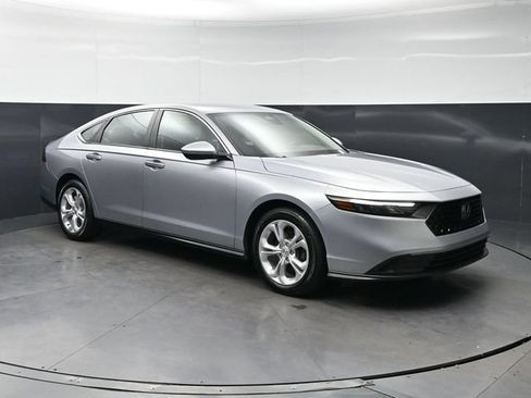 Certified 2025 Honda Accord LX image 3