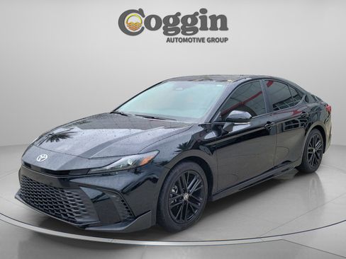 Certified 2026 Toyota Camry SE FWD image 1