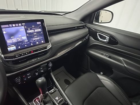 Used 2023 Jeep Compass Altitude image 25