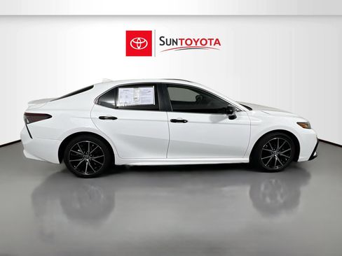 Used 2023 Toyota Camry SE FWD image 2