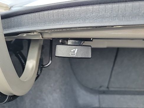 Used 2018 Honda Accord Touring image 18