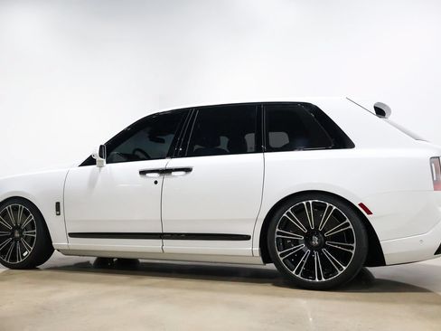 Used 2025 Rolls-Royce Cullinan Black Badge AWD/4WD image 19