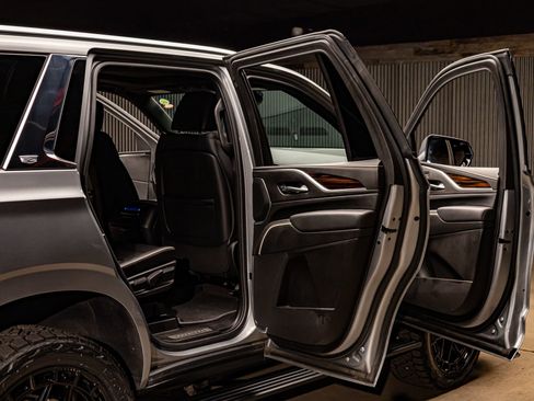 Used 2023 Cadillac Escalade Premium Luxury w/ Performance Package image 31