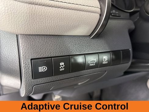 Used 2024 Toyota Camry SE image 9