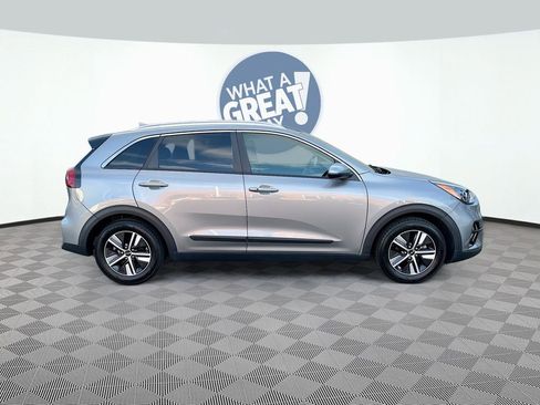 Certified 2022 Kia Niro LXS image 3