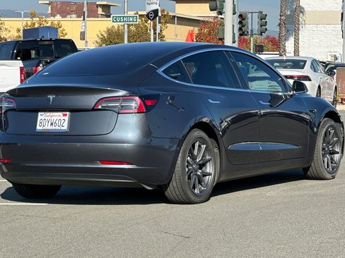 Used 2018 Tesla Model 3 Long Range image 4
