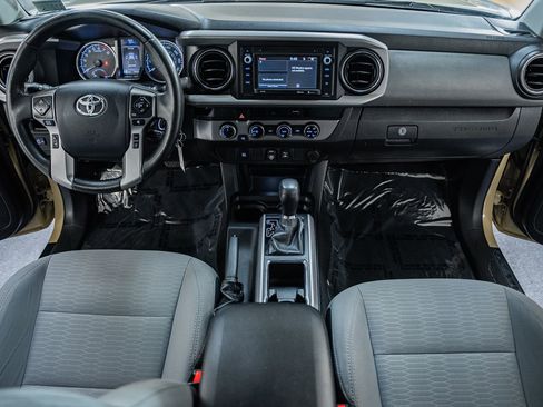 Used 2018 Toyota Tacoma SR5 AWD/4WD image 31