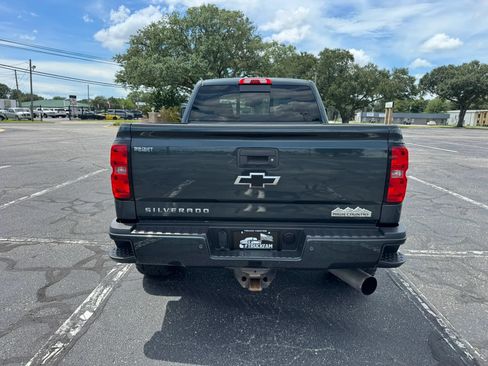 Used 2017 Chevrolet Silverado 2500 High Country w/ Duramax Plus Package AWD/4WD image 7