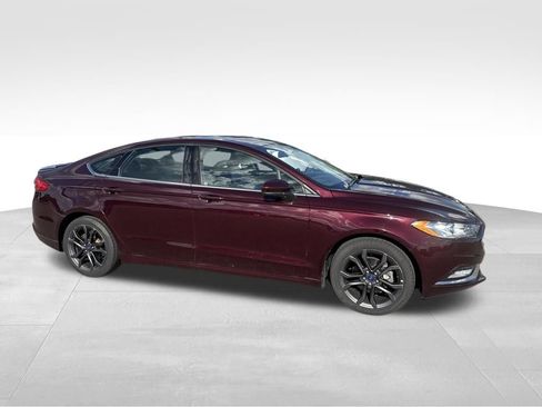 Used 2018 Ford Fusion SE w/ Equipment Group 201A FWD image 11