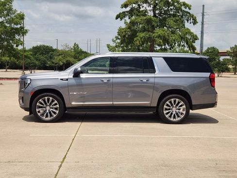 Used 2021 GMC Yukon XL Denali w/ Denali Premium Package AWD/4WD image 4