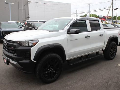 Used 2025 Chevrolet Colorado Trail Boss AWD/4WD image 2