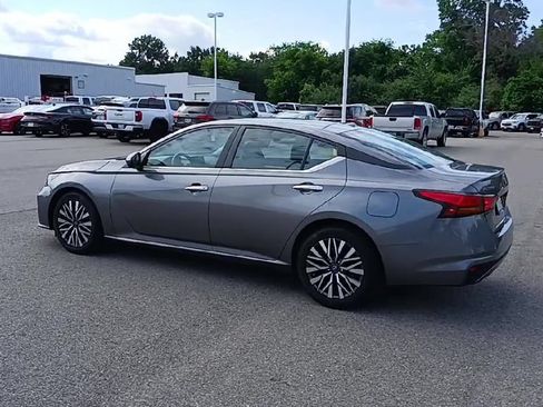 Used 2023 Nissan Altima 2.5 SV FWD image 6