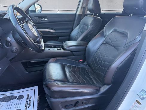 Used 2022 Nissan Pathfinder Platinum w/ Cargo Package image 7