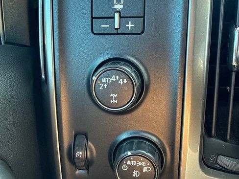 Used 2018 Chevrolet Silverado 1500 LT w/ Midnight Edition AWD/4WD image 21