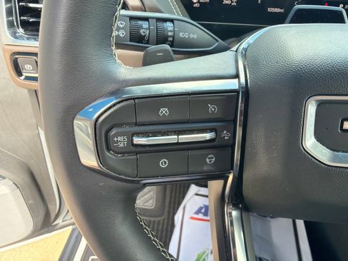 Used 2025 GMC Yukon XL Denali Ultimate AWD/4WD image 17