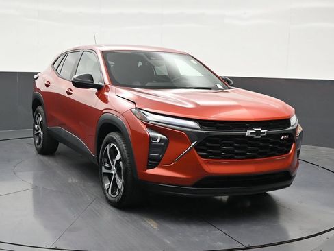 Used 2024 Chevrolet Trax RS FWD image 8