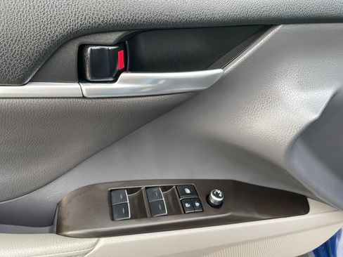 Used 2023 Toyota Camry XSE image 11