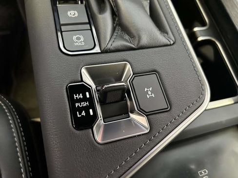 Used 2025 Lexus GX 550 w/ Accessory Package (2T) AWD/4WD image 26