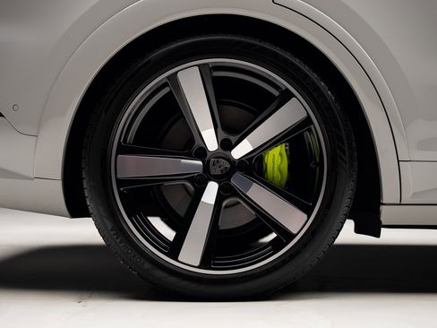 Used 2025 Porsche Cayenne Turbo image 36