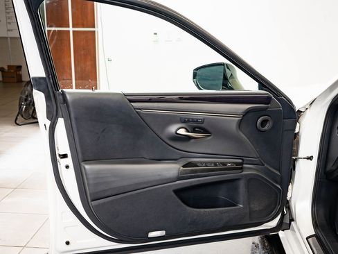 Certified 2019 Lexus ES 350 w/ Accessory Package 2 image 23